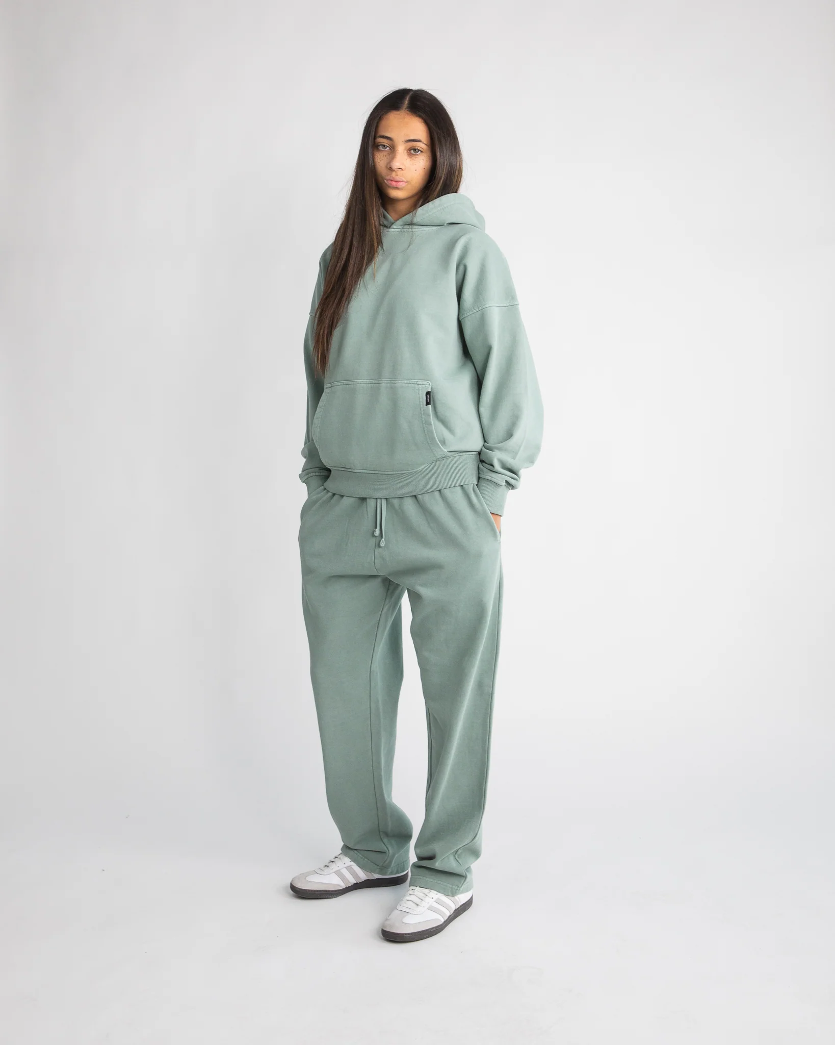 1880-open-bottom-sweatpants-vintage-sage-4.webp Open Bottom Sweatpants - Vintage Sage