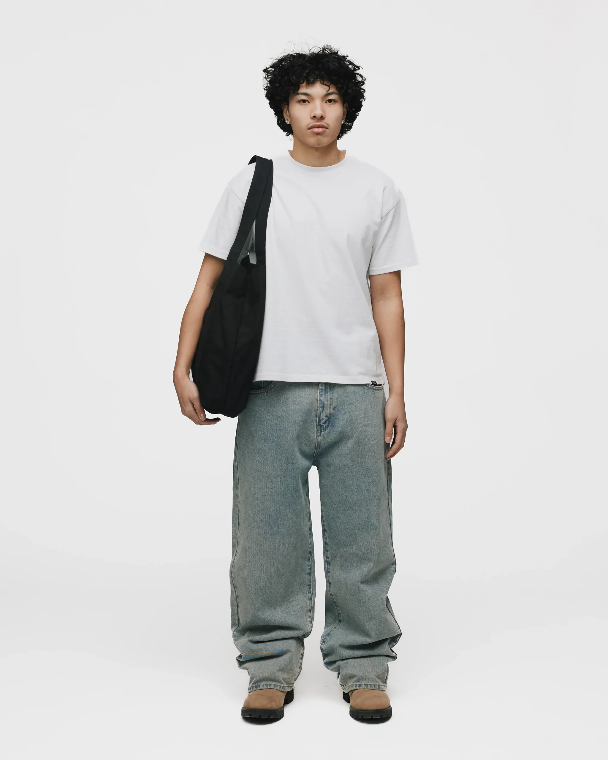 1904-oversized-tote-black-2.webp Oversized Tote - Black