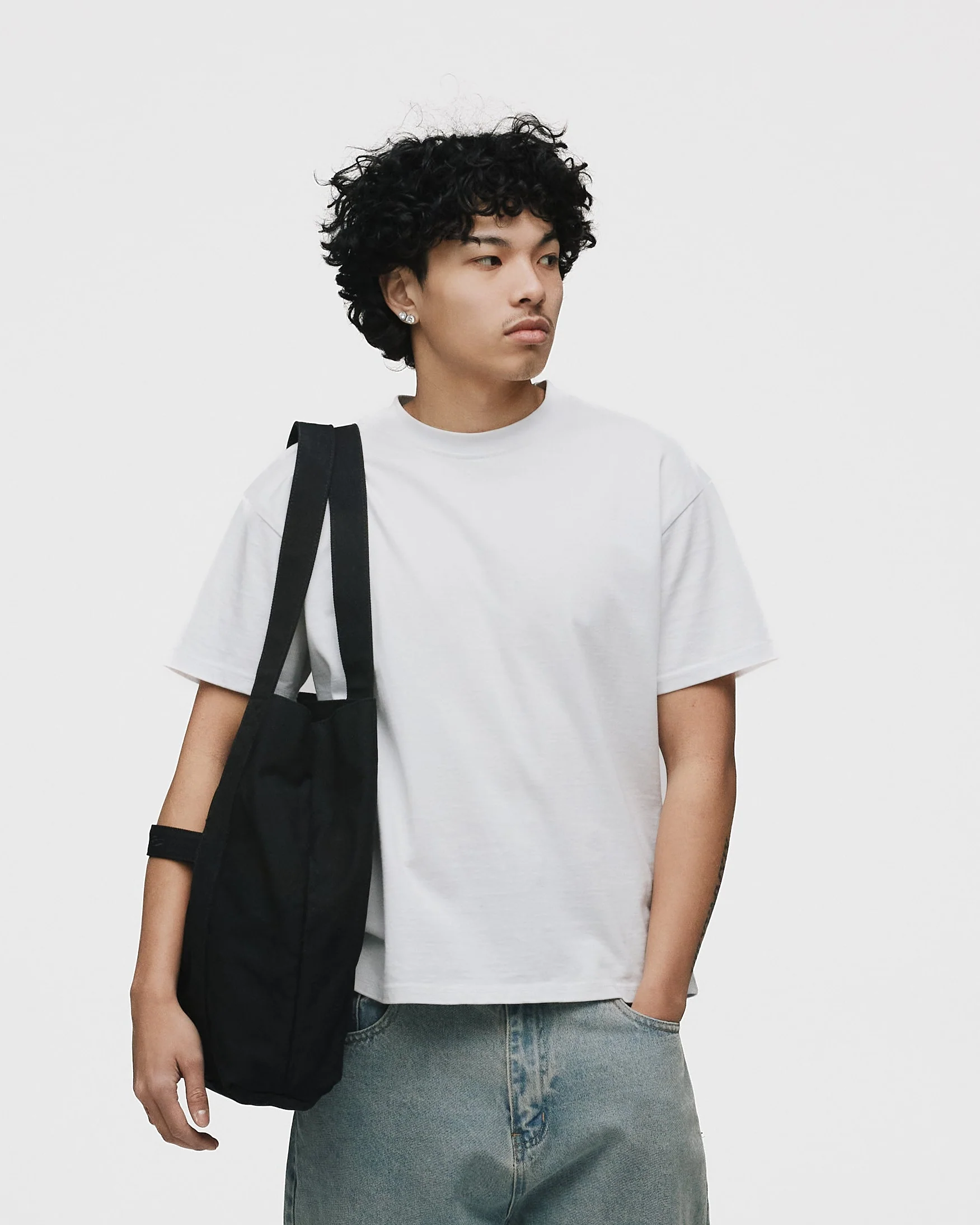 1904-oversized-tote-black-3.webp Oversized Tote - Black