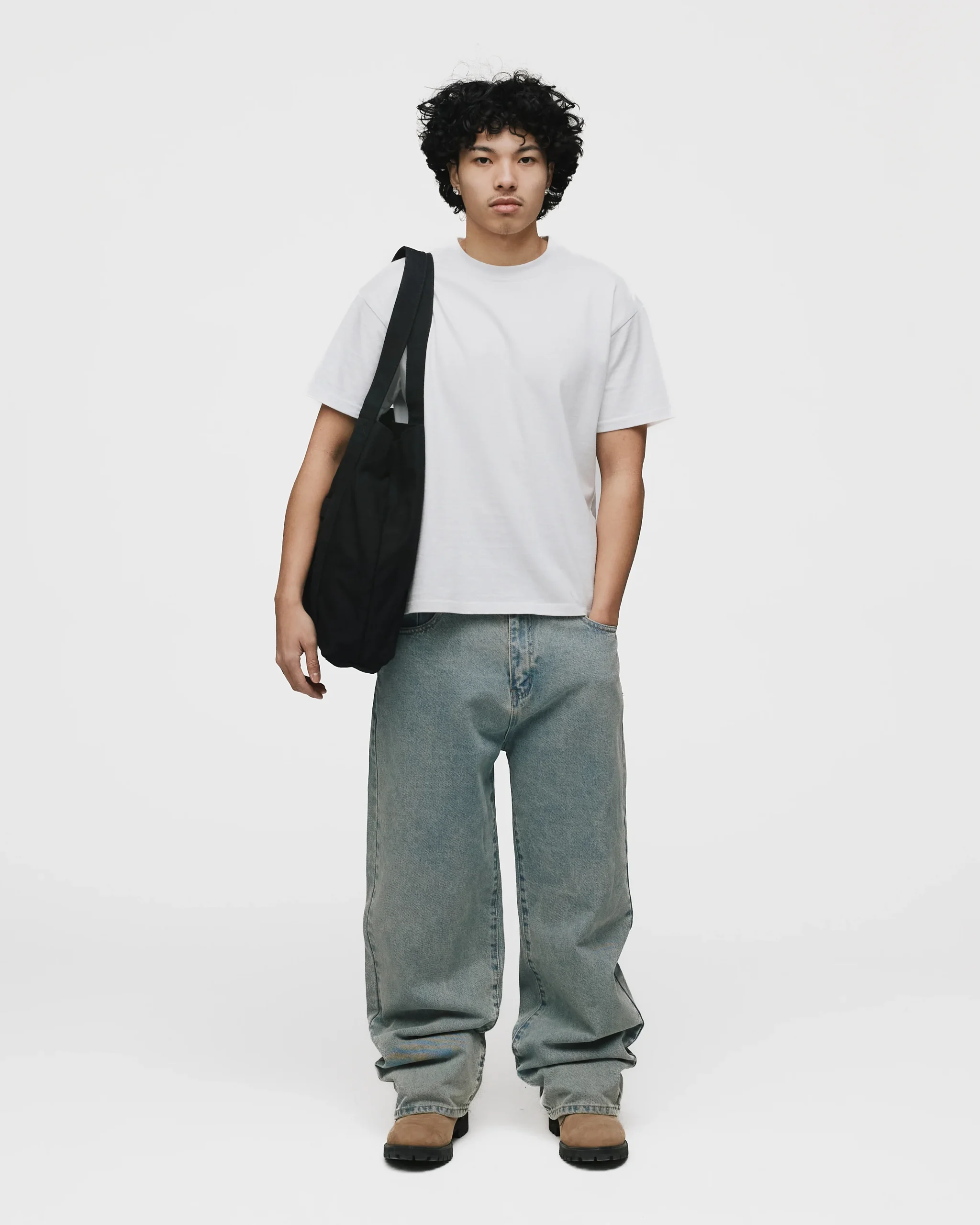 1904-oversized-tote-black-4.webp Oversized Tote - Black