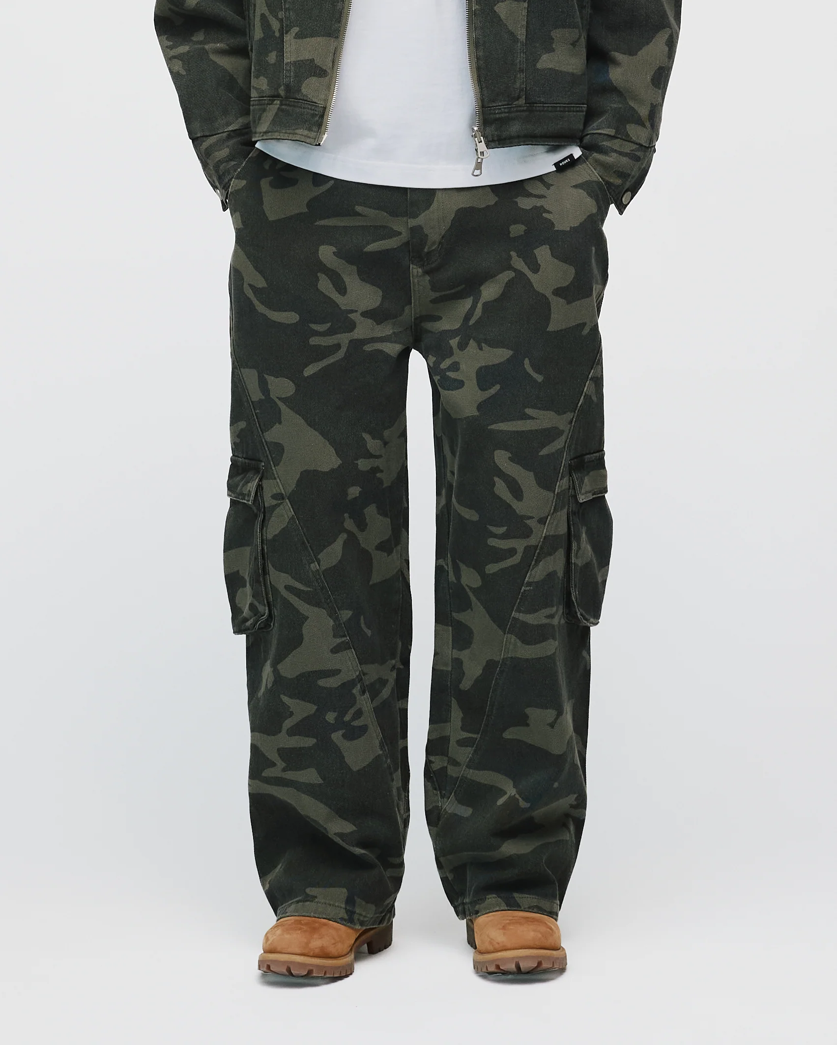 Baggy Cargo Pants - Camo
