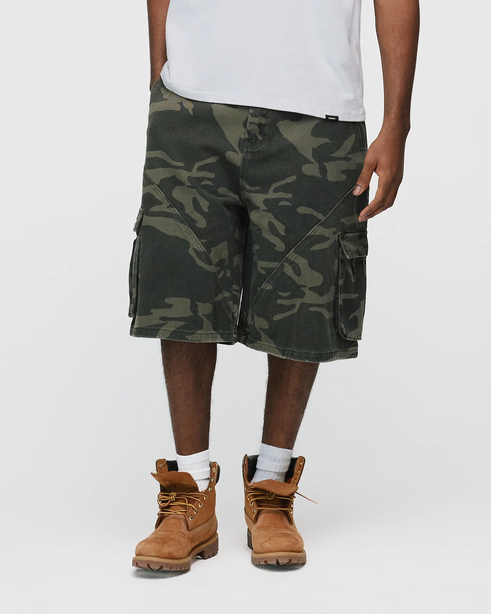 Baggy Cargo Shorts - Camo