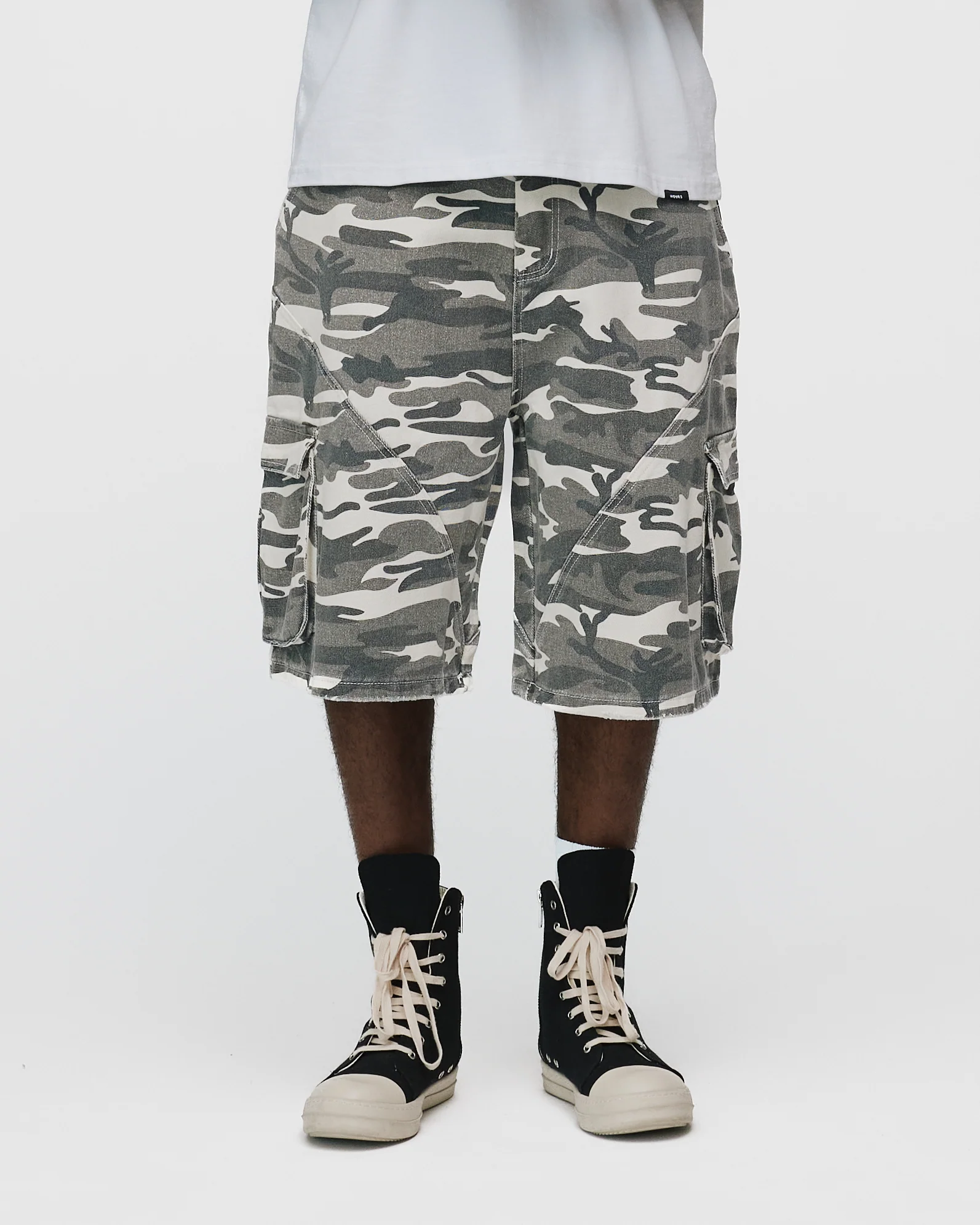 Baggy Cargo Shorts - White Camo