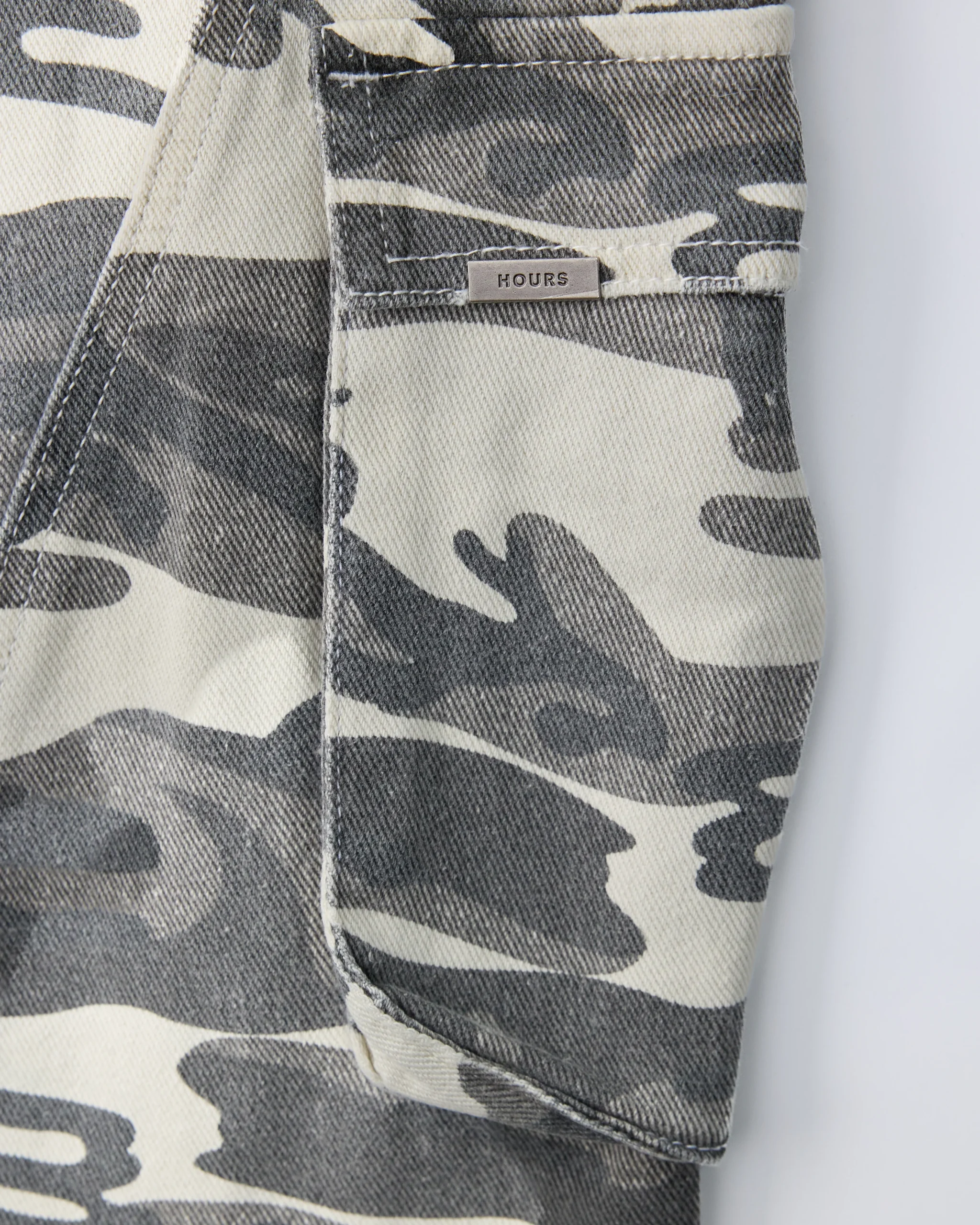 Baggy Cargo Shorts - White Camo