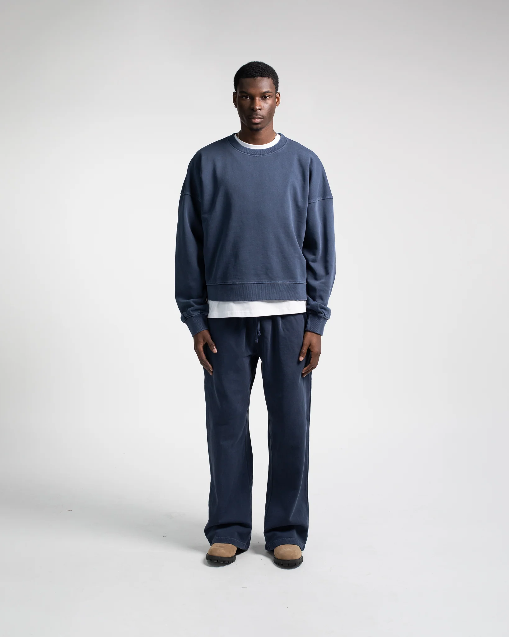 912-cropped-crewneck-vintage-navy-2.webp Cropped Crewneck - Vintage Navy